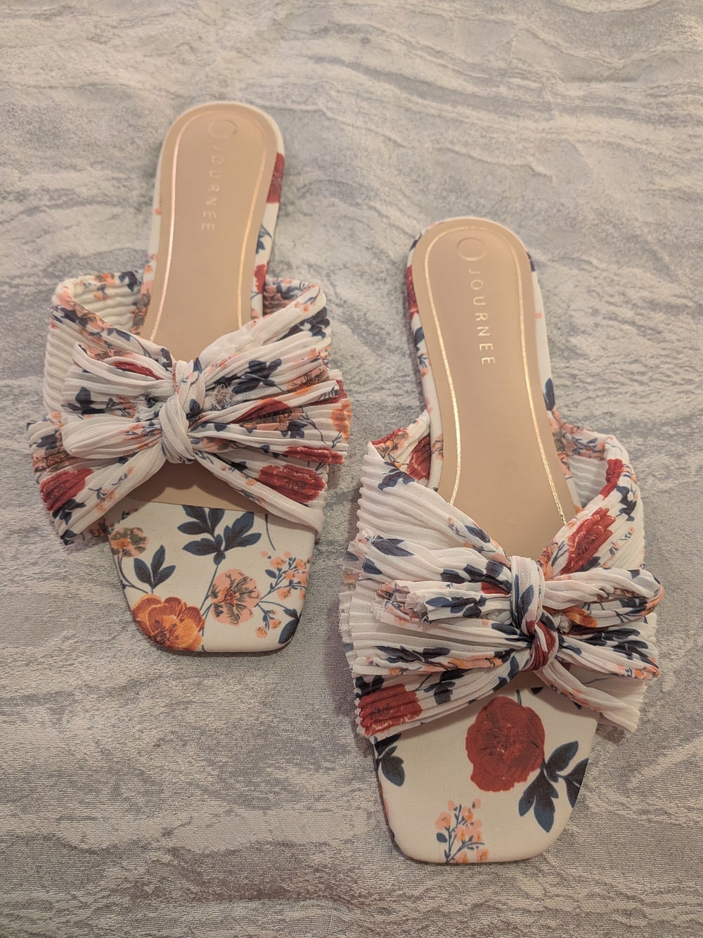 Journee Collection Floral Bow Slide Sandals in White Multi-Color